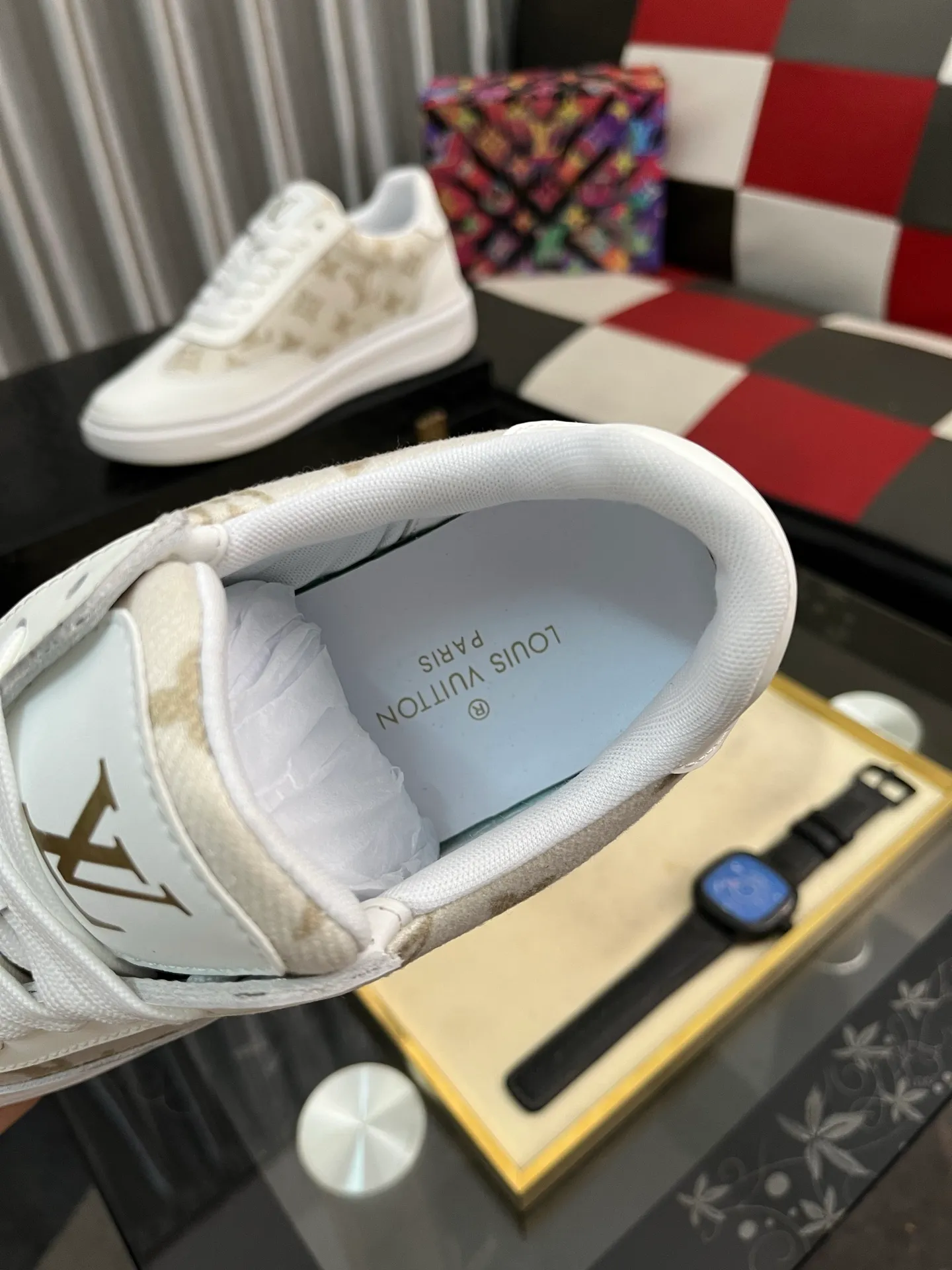 Men's shoes 💰540⌚️⌚️ Louis vuitton/LV Louis Vuitton 》Original quality.~ Unique modern style sneakers. 🏃A must-have casual shoe for trendy men😍😍 Original brand imported from Italy, imported original leather, sheep lining (refuses to discolor and grind feet) Sole: Original sole provided by the original factory, French lazy style design ⚠️Fit to the feet, original quality, super comfortable original sole. Code number: 38-445️⃣Colors available